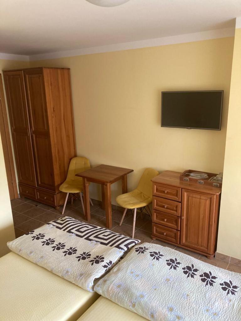 Pod Delfinem Rewal Apartment Exterior photo