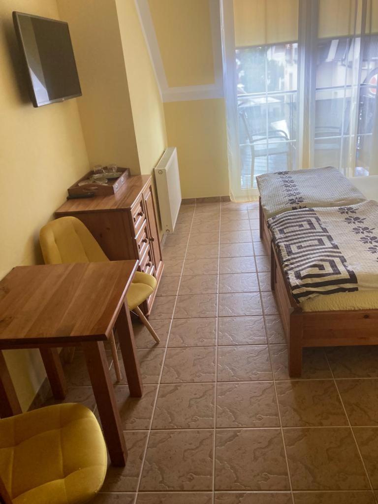 Pod Delfinem Rewal Apartment Exterior photo