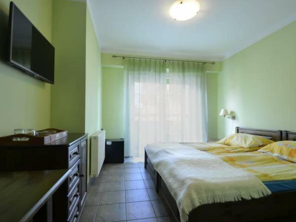 Pod Delfinem Rewal Apartment Exterior photo